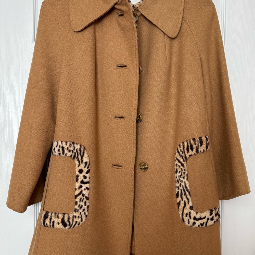 Chic Tan Cape with Leopard Print Accents